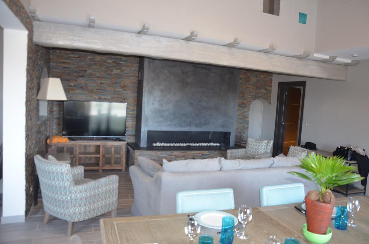 Belle Maison Avec Piscine Dans Les Hauteurs A Saint Raphael Kültér fotó