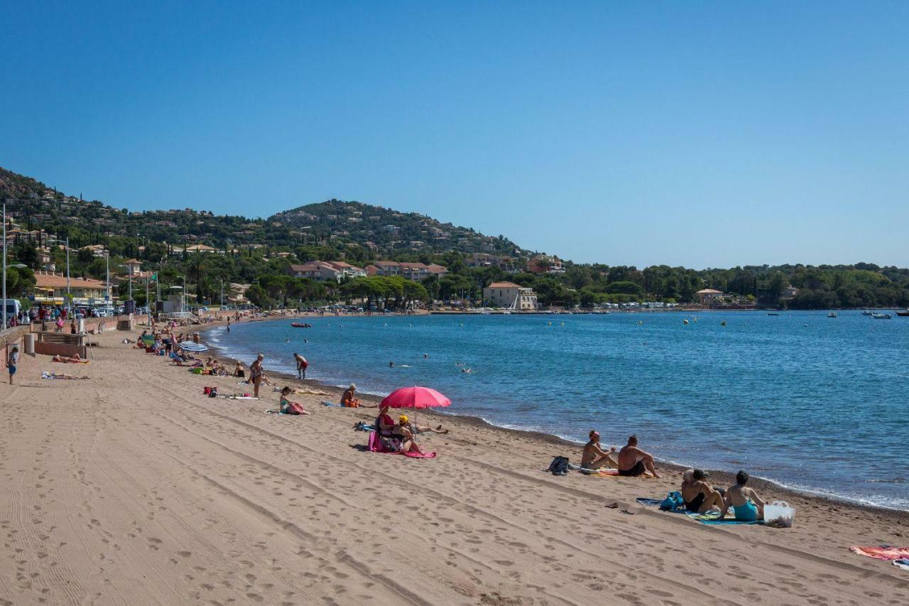 Belle Maison Avec Piscine Dans Les Hauteurs A Saint Raphael Kültér fotó